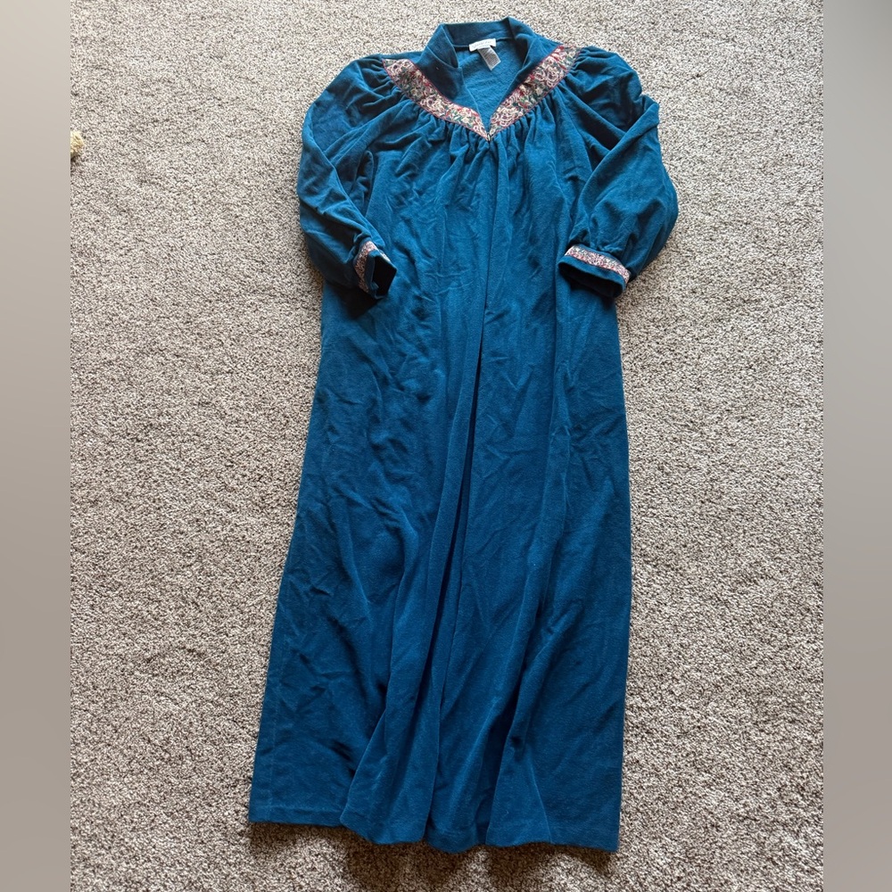 Vintage Vanity Fair Velour Housecoat Nightgown Front Zipper Size Small Long Robe